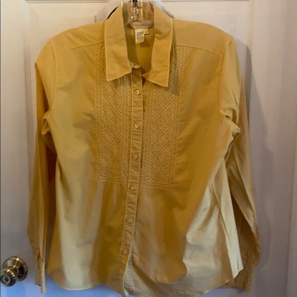 The Territory Ahead Tops - Territory Ahead women’s M button down shirt top